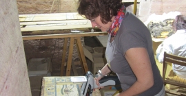 La investigadora María José Ayora, en la necrópolis de Asuán (Egipto)