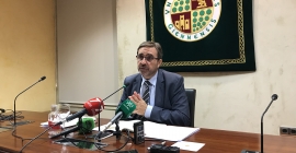 El Rector de la UJA, Juan Gómez, interviniendo en la rueda de prensa.