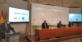 Intervención de Manuel Parras, en la presentación de 'Los Martes Oleícolas'. Foto: Diputación de Jaén.