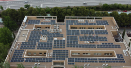 Terraza con placas solares del edificio D 3