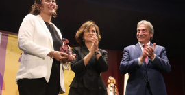 Antonia García, con el Premio Menina otorgado al Seminario en 2019.