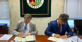 Firma entre el Rector de la UJA y el director ejecutivo de AstroÁndalus.
