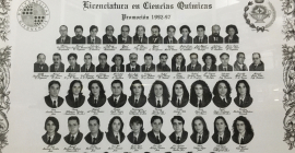 Orla de la promoción 1992-97 de la Licenciatura en Ciencias Químicas.