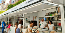 Stand de la UJA en la Feria del Libro de Jaén.