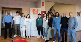 Foto de familia de miembros del equipo de UniRadio Jaén y entrevistados.