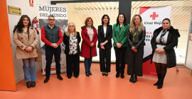 Autoridades en la inauguración de la exposición 'Mujeres del mundo' en la EPS de Linares. Foto: Ayuntamiento de Linares.