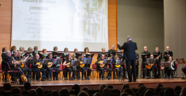 Actuación del coro y orquesta Hadira Plectro, bajo la dirección del tenor Miguel Ángel Ruiz.