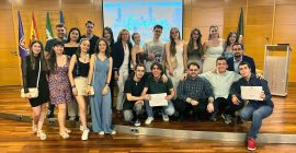 Foto de familia del acto de clausura del Aula de Debate de la UJA.