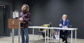 Intervención de Julio Ángel Olivares, junto al investigador Alejandro Jiménez.