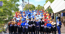 Foto de familia, con el claustro de doctores, tras finalizar el acto.