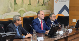 El Rector, en el centro, junto con el resto de responsables de la Mesa Social del Agua de Andalucía ‘Hacia una transición hídrica justa en la Agricultura’