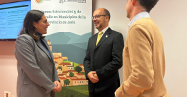 María del Carmen Pegalajar, Francisco Roca y Miguel Ángel García, en la presentación de la convocatoria de cursos