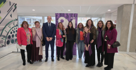 El Rector, con el equipo del Vicerrectorado de Igualdad y otros representantes institucionales.