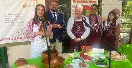 Marta Torres y Juan Carazo junto al presidente de 'El Dornillo', Juan Infante.