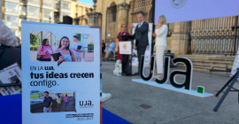 Un momento de la presentación, en la Plaza de Santa María.