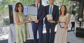 El Rector, con los investigadores de la UJA premiados.