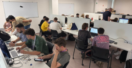 Foto de los estudiantes en el Programa Intensivo sobre 'Internet de las cosas".