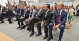El Rector, Nicolás Ruiz, junto con representantes institucionales, en la inauguración de las instalaciones.