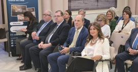 Nicolás Ruiz, junto a la alcaldesa de Linares Auxi del Olmo.