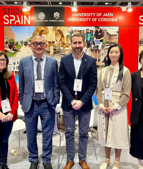 Una de las reuniones mantenidas por la delegación de la UJA durante la feria celebrada en Hong Kong