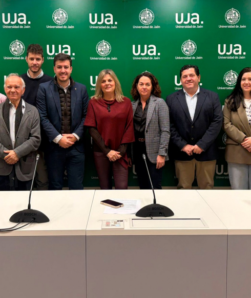 Firma del contrato de colaboración entre la Universidad de Jaén y MedicalFit