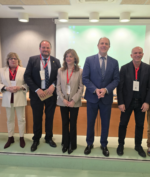 Representantes institucionales de la UJA y MetaRed S 2026, tras su inauguración.