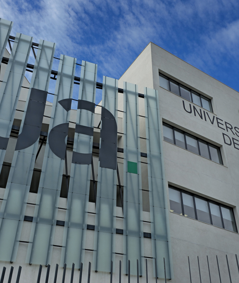 Fachada del Edificio D4, en el Campus Las Lagunillas.