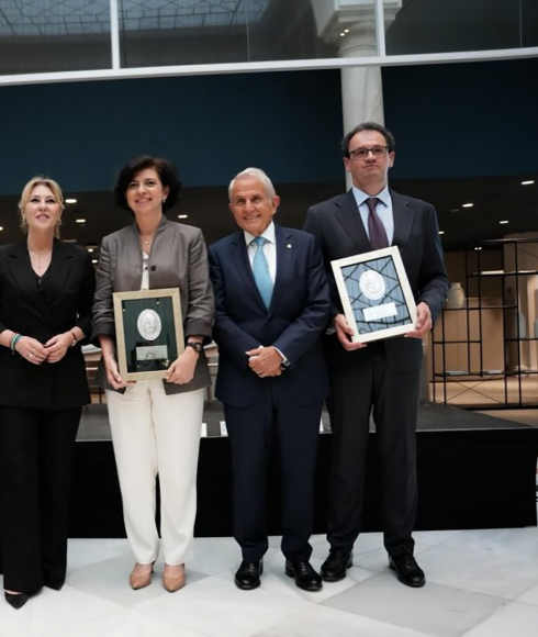 El director del CEACTEMA de la UJA, a la derecha, junto al resto de premiados y responsables institucionales.