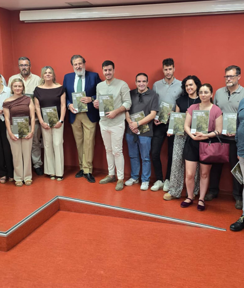 Integrantes y responsables institucionales del Living Lab Andaluz, tras la presentación de la memoria.
