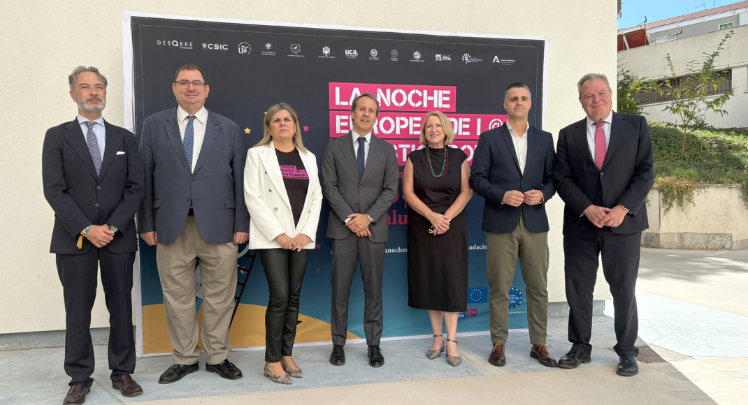 De izquierda a derecha, Ignacio A. Montoro, Javier Calvente, Mª Victoria López Ramón, Juan Manuel Mata, Teresa Cruz, Luis Miguel Carmona y Miguel Sáinz.