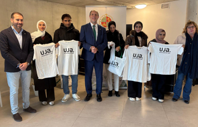 El Rector, el vicerrector de Internacionalización y la vicerrectora de Igualdad, con los estudiantes gazatíes.
