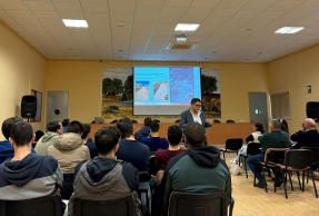 Intervención del profesor Francisco José Pérez Latorre, durante el curso celebrado en Arquillos.