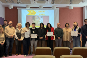 Foto de familia con premiados, organizadores y colaboradores.