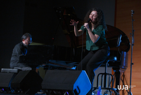 Sheila Blanco y Federico Lechner, en el Aula Magna de la UJA