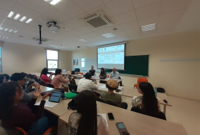 Mesa redonda en torno a la economía social en respuesta a las necesidades sociales