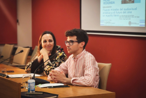 Mario Fernández y la vicerrectora de Cultura de la UJA, Marta Torres.