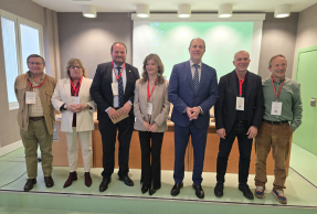 Representantes institucionales de la UJA y MetaRed S 2026, tras su inauguración.