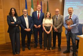 De izquierda a derecha, Rosa Vallecillo, Alfonso Parras, Nicolás Ruiz, Margarita Miñaro, Manuel Fernández y Cristóbal Molina.