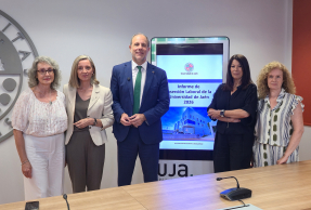 De izquierda a derecha, Trinidad Ortega, Rosa Vallecillo, Nicolás Ruiz, Mª Teresa Pérez y Mª Dolores Heredia.