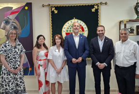 El Rector de la UJA y la Rectora de la University of Arkansas, en el centro, durante la visita institucional a la UJA.