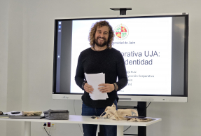 El profesor, investigador y escritor, Julio Ángel Olivares Merino.
