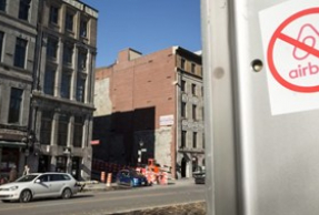 Señal de protesta contra Airbnb en Montreal, Canadá. 