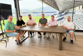 Firma del acuerdo entre el Real Jaén y el grupo SINBAD2 de la UJA.