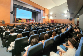 Alumnado extranjero en el Aula Magna, durante la celebración del Día Internacional de la UJA.