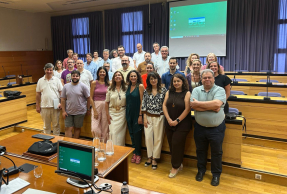 Asistentes a la reunión de la comisión redactora con las jefaturas de Centros y Departamentos.