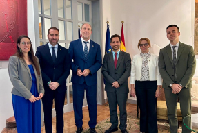 Delegación de la UJA, encabezada por el Rector, en la embajada de España en Pekín.