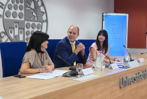 Paqui Medina, Nicolás Ruiz y Mª Dolores Muñoz, durante la presentación del convenio.