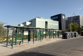Parada de autobuses en el Campus Las Lagunillas.