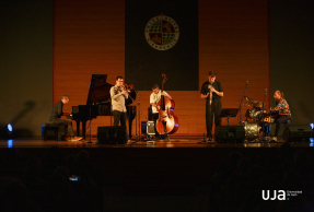 Un momento de la actuación del quinteto liderado por el contrabajista uruguayo Vladimir Torres.