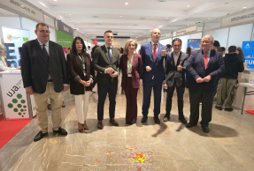 Representantes institucionales de la UJA y otras administraciones, en la inauguración de la Feria del Empleo 2026.